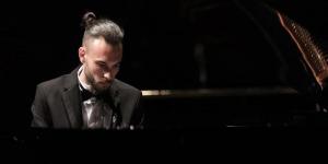الموسيقي السوري هاغوب كنوزي يحرز المرتبة الثالثة في مسابقة غلوريا آرتيستس الدولية في النمسا